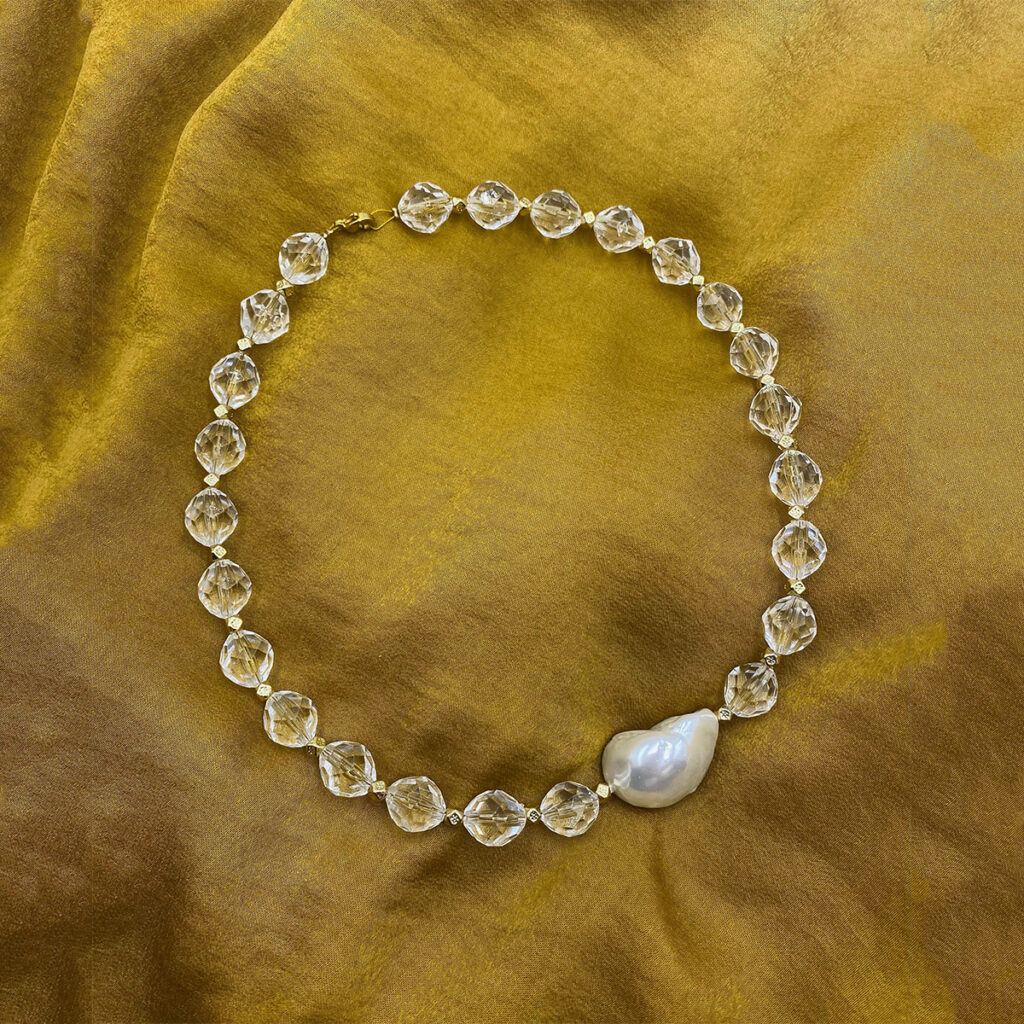 Ατσάλινο κολιέ με γυάλινες χάντρες