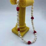 Μαργαριταρένιο κολιέ με καρδιές από βελούδο