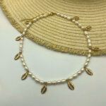 Μαργαριταρένιο κολιέ με χρυσά κοχύλια