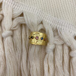 Σφυρήλατο δαχτυλίδι με χρωματιστά ζιργκόν