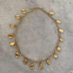 Ορειχάλκινη αλυσίδα με φλουριά