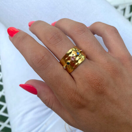 Σφυρήλατο δαχτυλίδι με χρωματιστά ζιργκόν